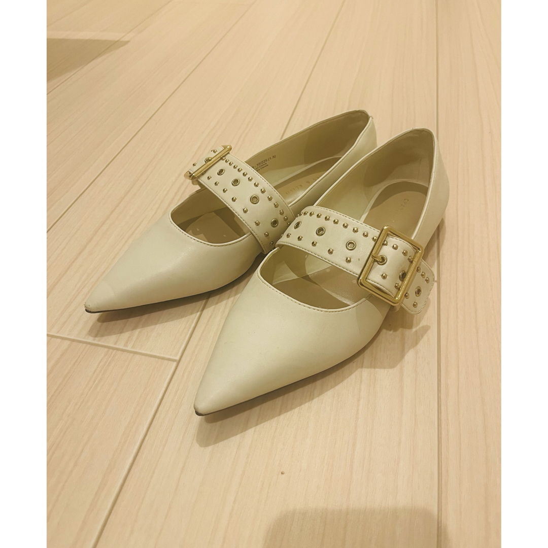 Charles and Keith(チャールズアンドキース)の★美品★CHARLES&KEITH  パンプス白 レディースの靴/シューズ(ハイヒール/パンプス)の商品写真