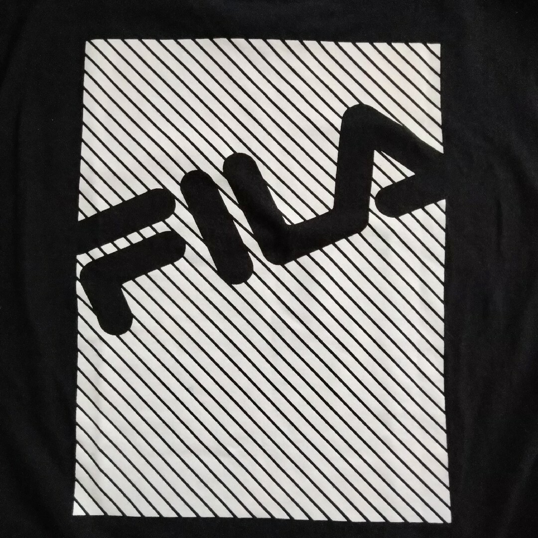 FILA(フィラ)のFILA フィラ　ロゴ Tシャツ　バックプリント　Ｌ　ゆったり　スポーツウェア レディースのトップス(Tシャツ(半袖/袖なし))の商品写真