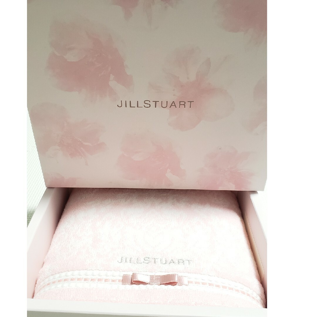 JILLSTUART(ジルスチュアート)の新品未使用品　ジルスチュアート　バスタオル　ピンク　リボン インテリア/住まい/日用品の日用品/生活雑貨/旅行(タオル/バス用品)の商品写真