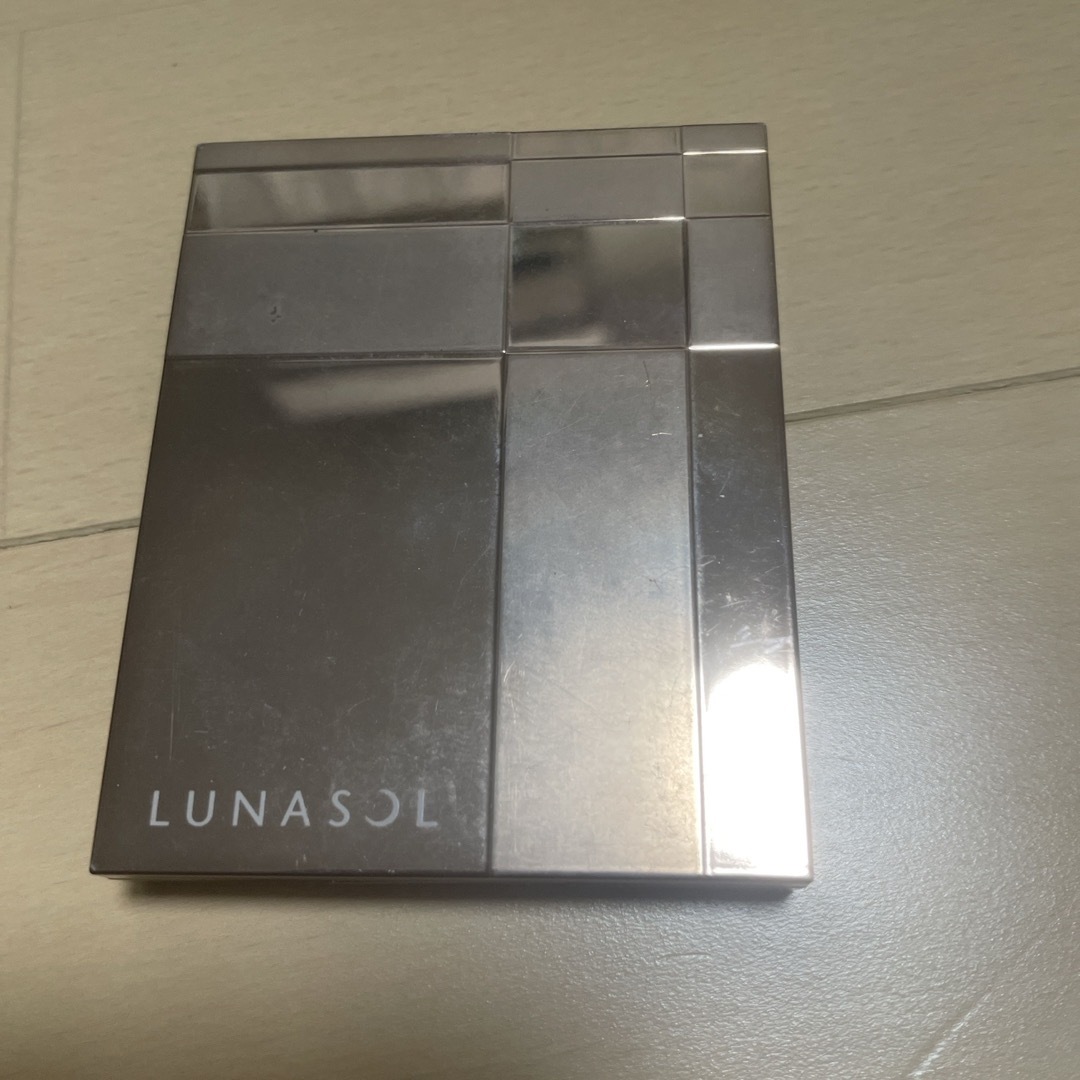 LUNASOL(ルナソル)のLUNASOL ルナソル ベルベットフルアイズ01 コスメ/美容のベースメイク/化粧品(アイシャドウ)の商品写真