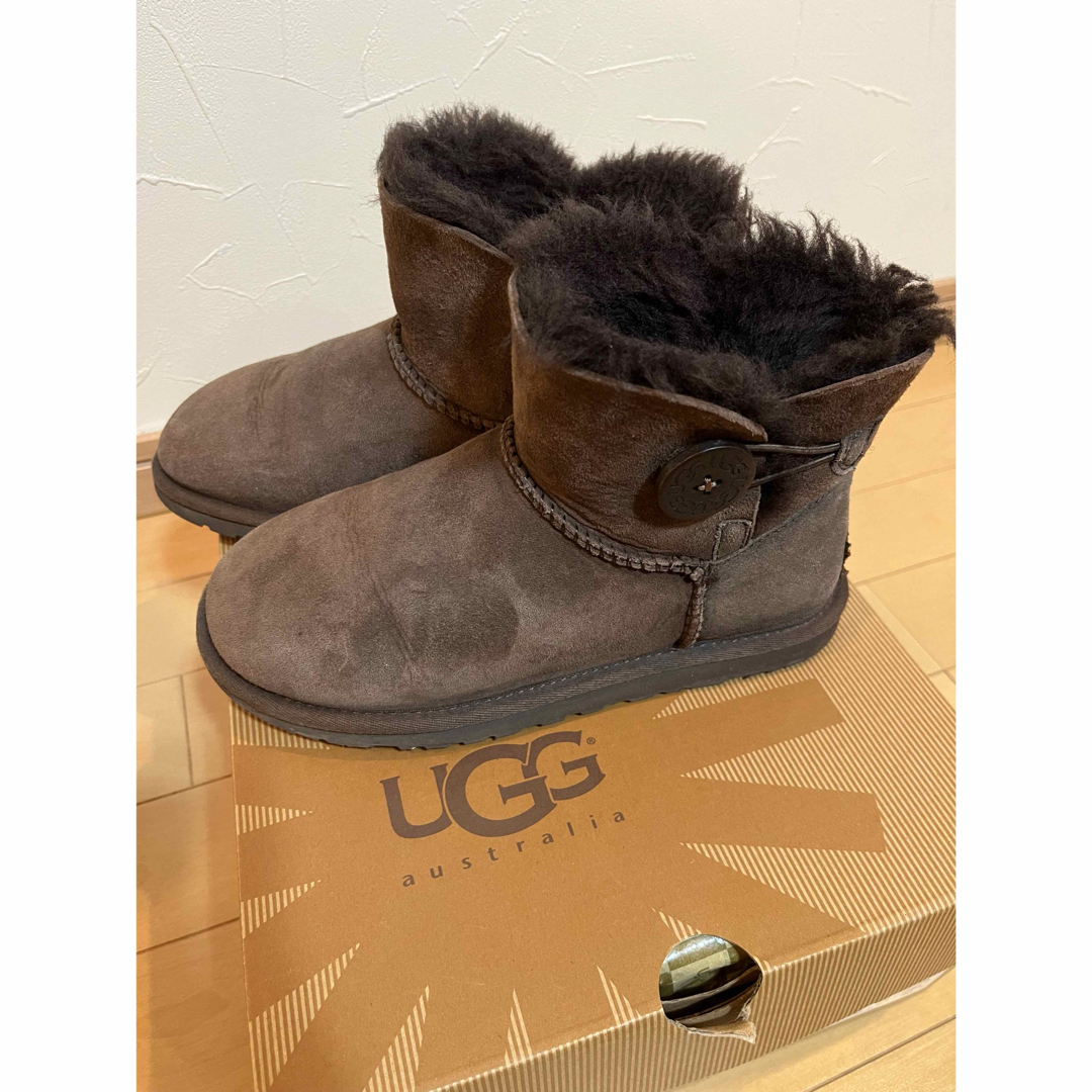 UGG(アグ)のUGG ムートンブーツ　ミニベイリーボタン レディースの靴/シューズ(ブーツ)の商品写真