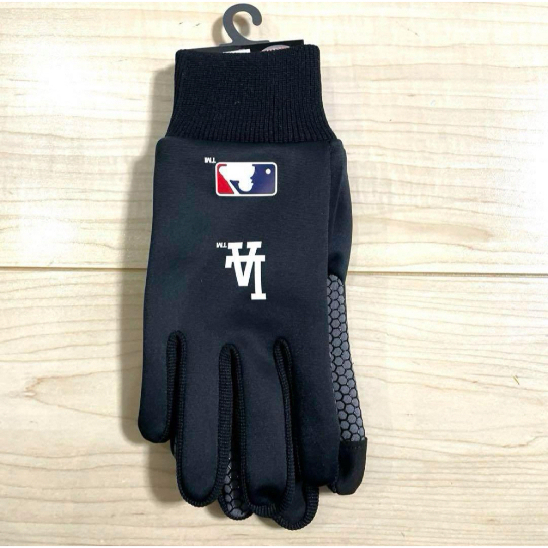 MLB(メジャーリーグベースボール)の【新品】MLB ドジャース 手袋 すべり止めつき スマホ操作可能 ブラック メンズのファッション小物(手袋)の商品写真