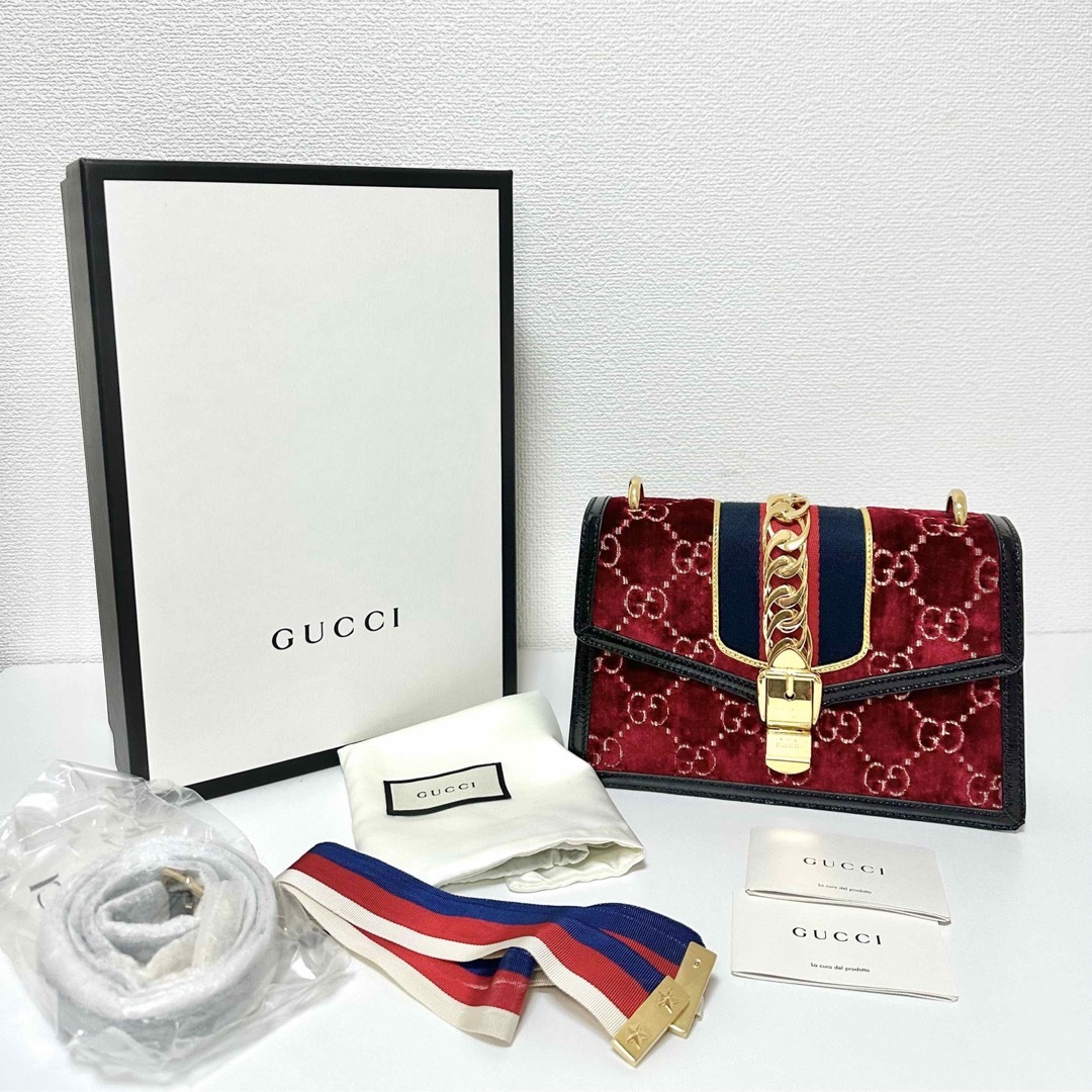 Gucci(グッチ)の【GUCCI クリスマス　箱　バッグ】 レディースのバッグ(ショルダーバッグ)の商品写真