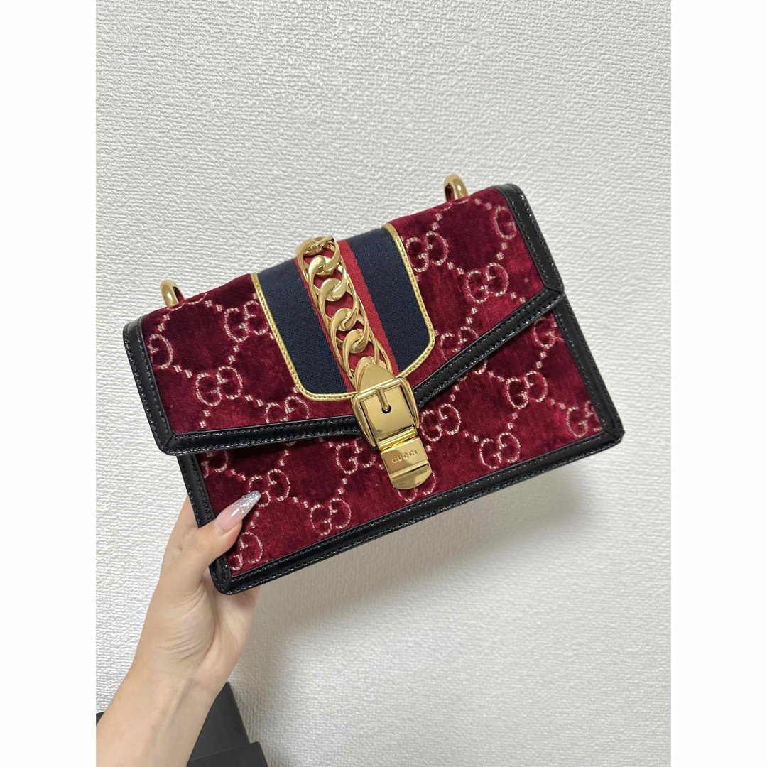 Gucci(グッチ)の【GUCCI クリスマス　箱　バッグ】 レディースのバッグ(ショルダーバッグ)の商品写真