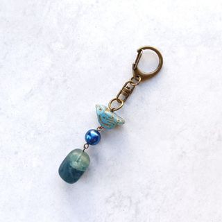 【SALE】「碧い鳥」フローライトの天然石キーホルダー