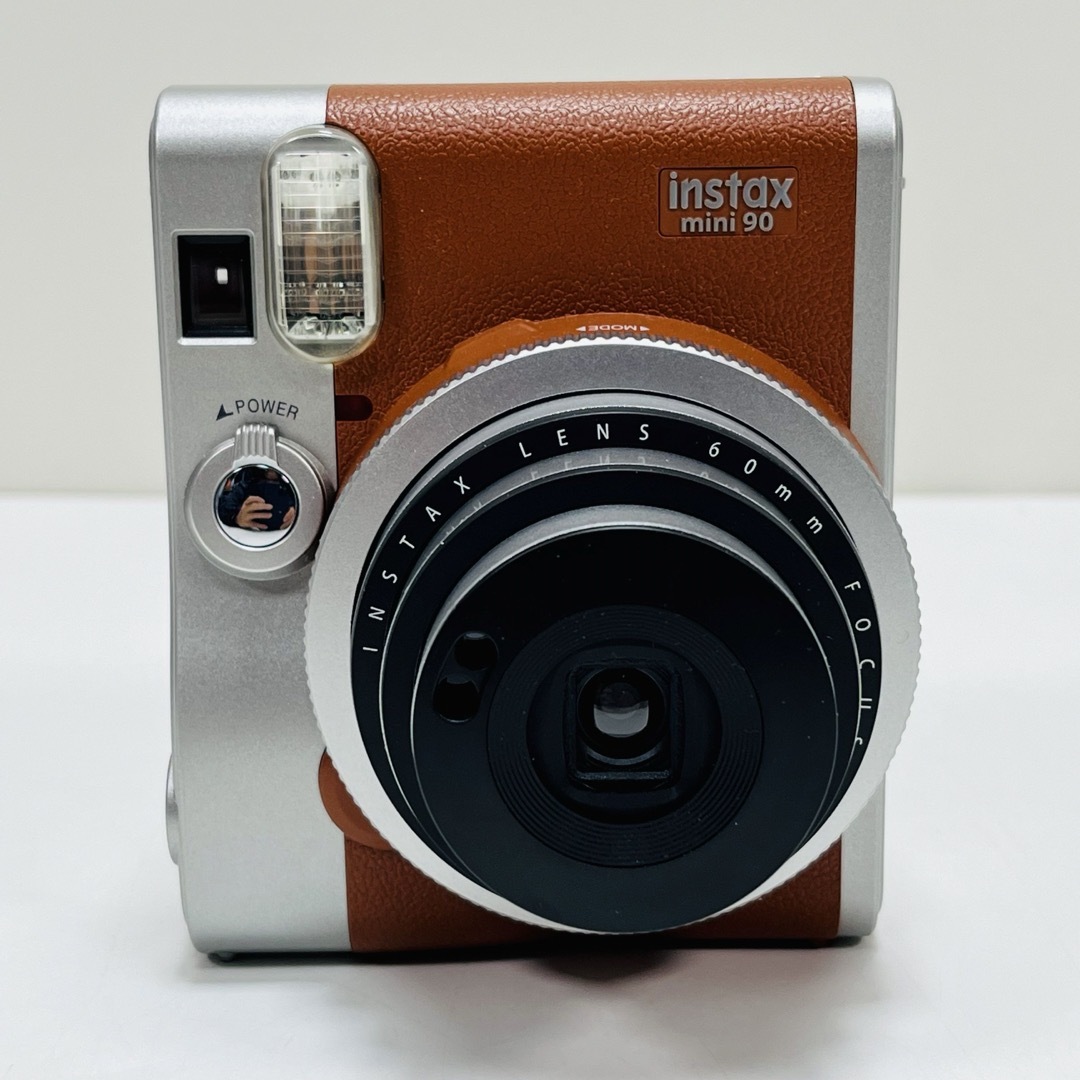 富士フイルム(フジフイルム)の富士フイルム　instax mini 90 ネオ　クラシック　チェキ　ブラウン スマホ/家電/カメラのカメラ(フィルムカメラ)の商品写真