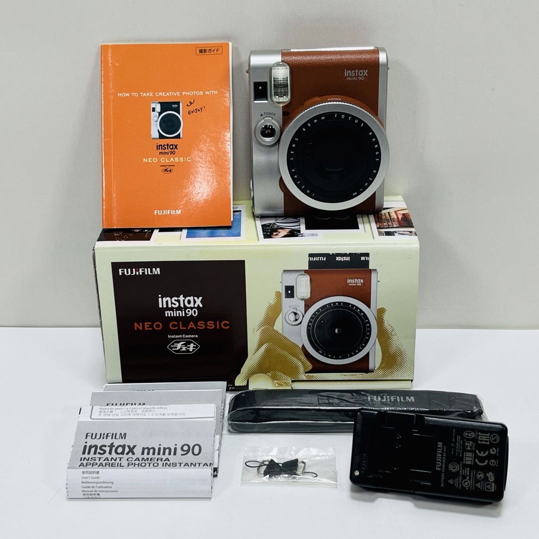 富士フイルム(フジフイルム)の富士フイルム　instax mini 90 ネオ　クラシック　チェキ　ブラウン スマホ/家電/カメラのカメラ(フィルムカメラ)の商品写真