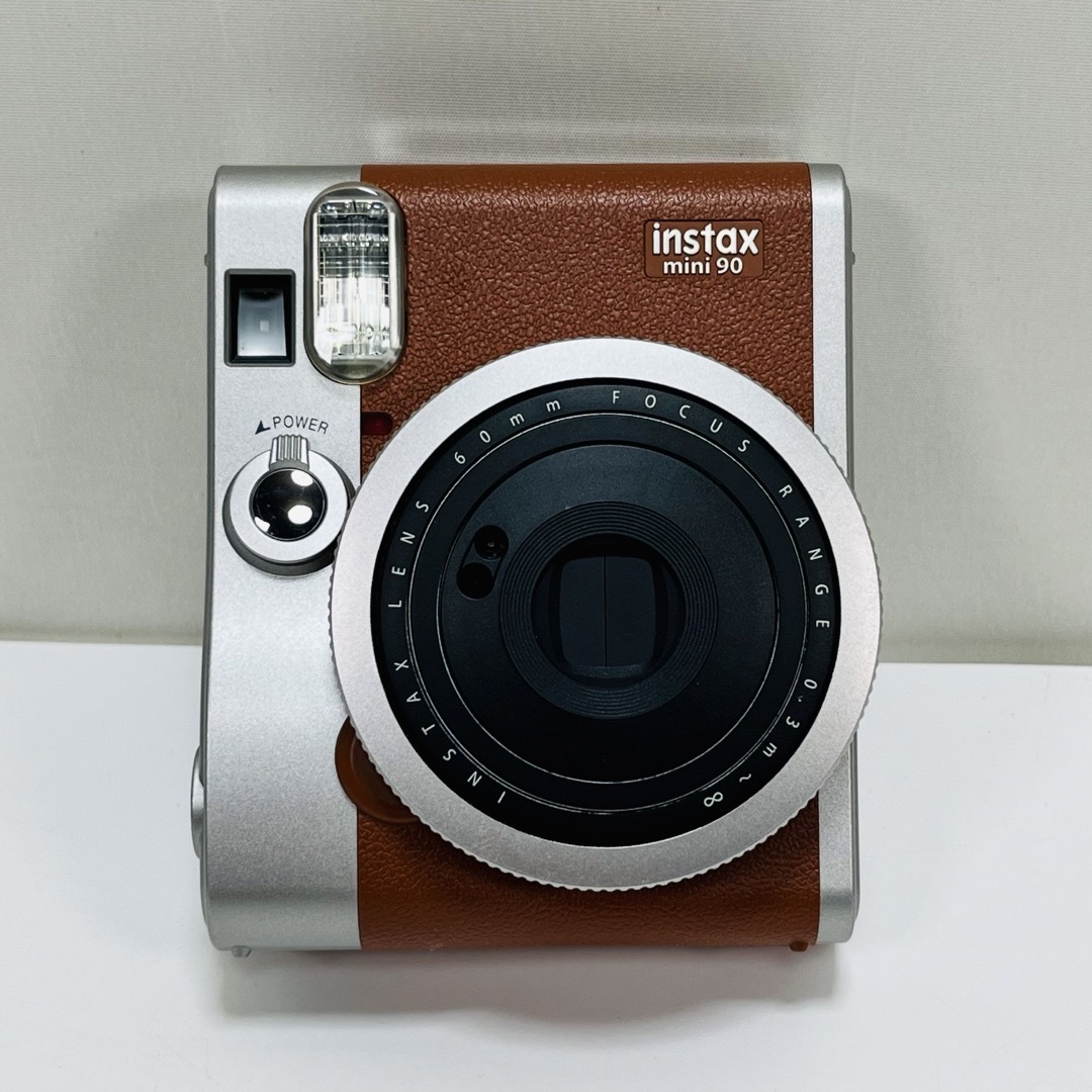 富士フイルム(フジフイルム)の富士フイルム　instax mini 90 ネオ　クラシック　チェキ　ブラウン スマホ/家電/カメラのカメラ(フィルムカメラ)の商品写真