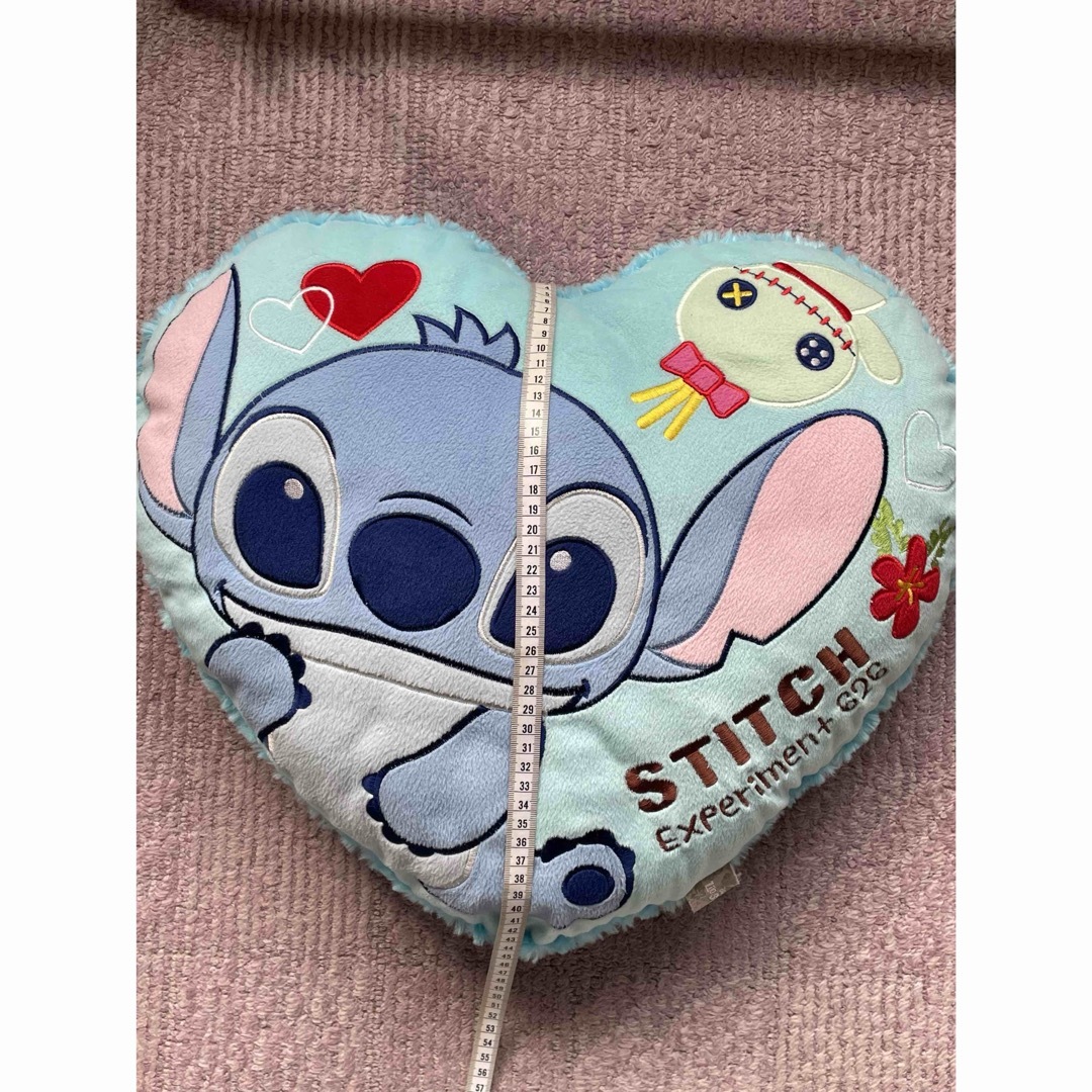 STITCH(スティッチ)のディズニー スティッチ ハート型クッション エンタメ/ホビーのおもちゃ/ぬいぐるみ(キャラクターグッズ)の商品写真