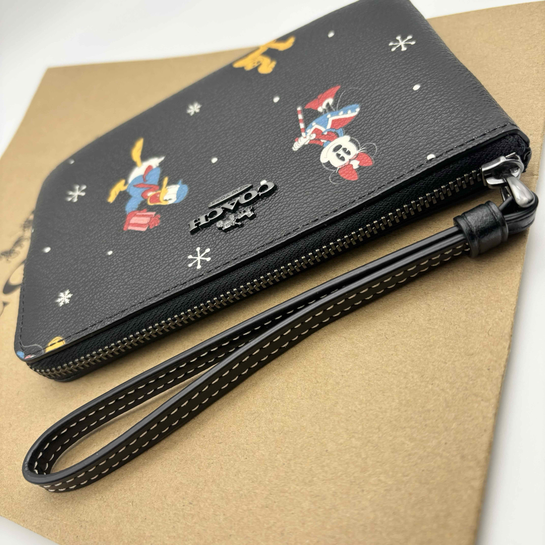 COACH(コーチ)の【DISNEY X COACH☆新品】コーナー ジップ リストレット！ポーチ！ レディースのファッション小物(ポーチ)の商品写真