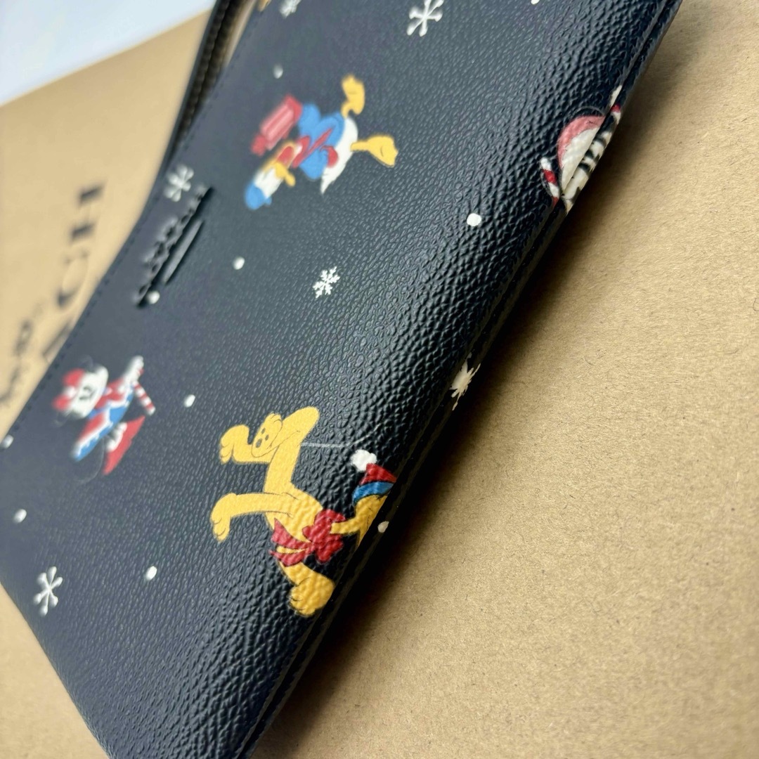 COACH(コーチ)の【DISNEY X COACH☆新品】コーナー ジップ リストレット！ポーチ！ レディースのファッション小物(ポーチ)の商品写真