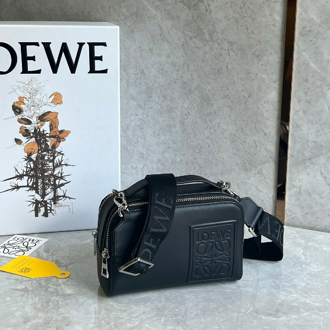 LOEWE カメラクロスボディバッグ(専用) - バッグ