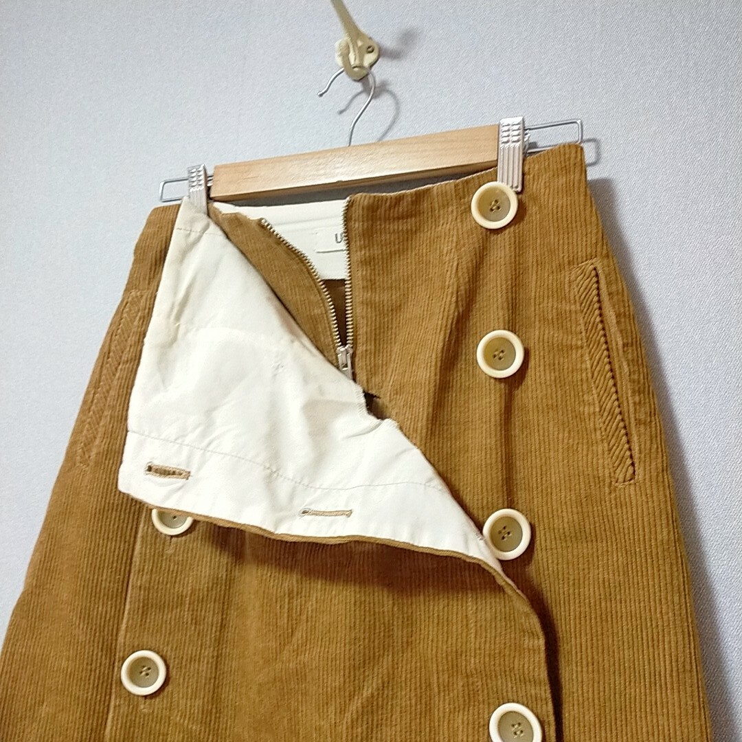 Uhr(ウーア)のウーア  ビッグボタンロングトラペーズスカート　コーデュロイ　美シルエット　M レディースのスカート(ロングスカート)の商品写真