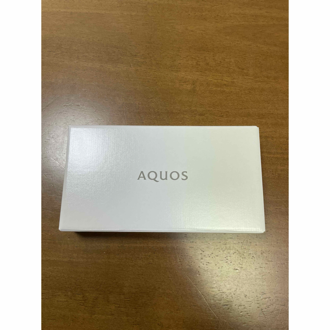 SHARP(シャープ)の新品　AQUOS wish2 オリーブグリーン 64 GB Y!mobile スマホ/家電/カメラのスマートフォン/携帯電話(スマートフォン本体)の商品写真