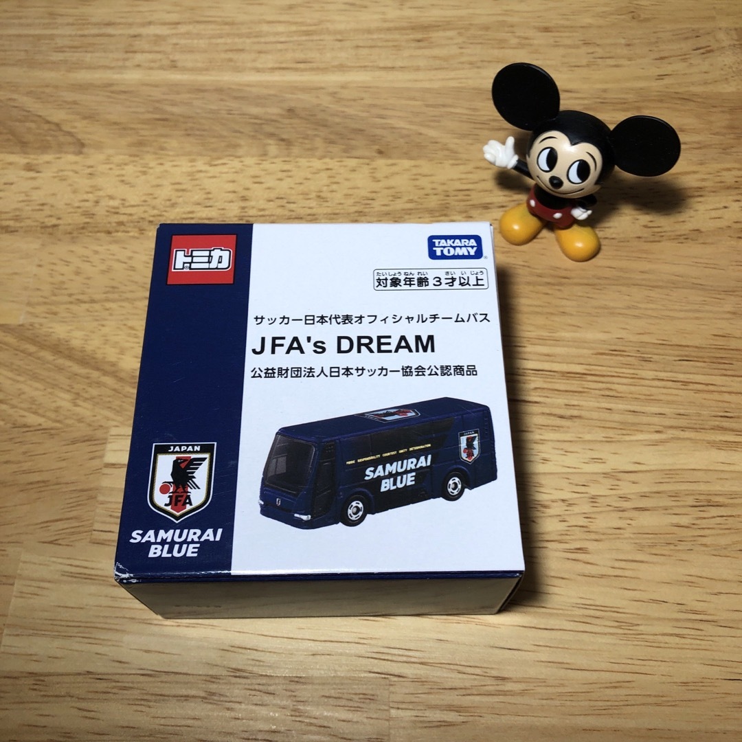 トミカ　サッカー日本代表　オフィシャルチームバス　JFA,s DREAM エンタメ/ホビーのおもちゃ/ぬいぐるみ(ミニカー)の商品写真