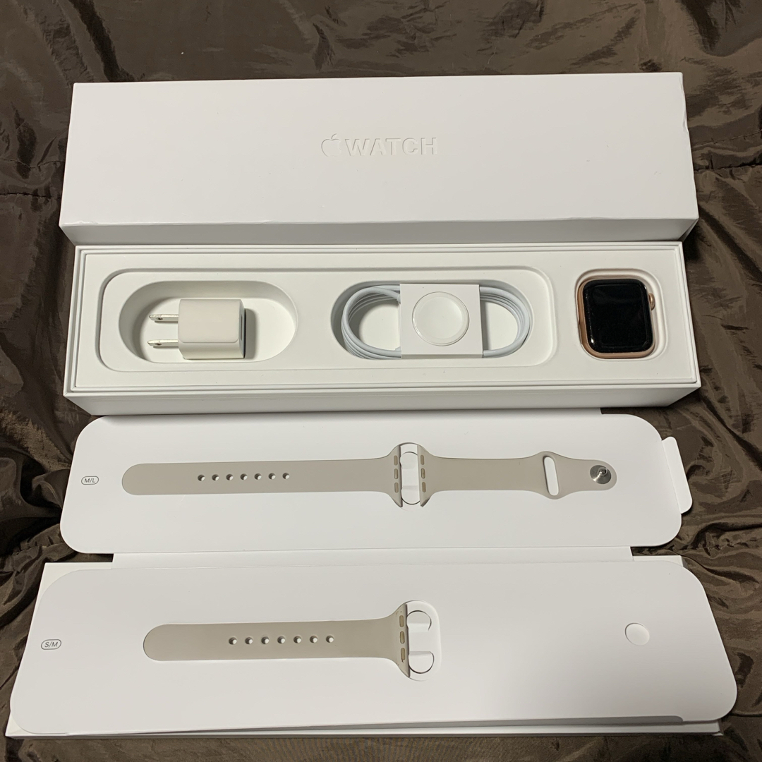 Apple Watch(アップルウォッチ)のApple Watch Series 5 40mm ゴールド スマホ/家電/カメラのスマホ/家電/カメラ その他(その他)の商品写真