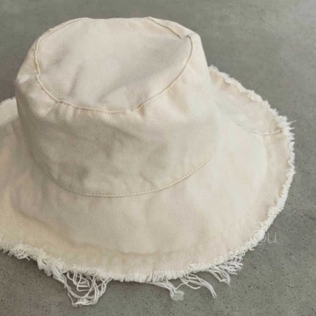 フリンジ フレア ハット ホワイト レディース つば広 帽子 エクリュ 帽子 ◯ レディースの帽子(ニット帽/ビーニー)の商品写真