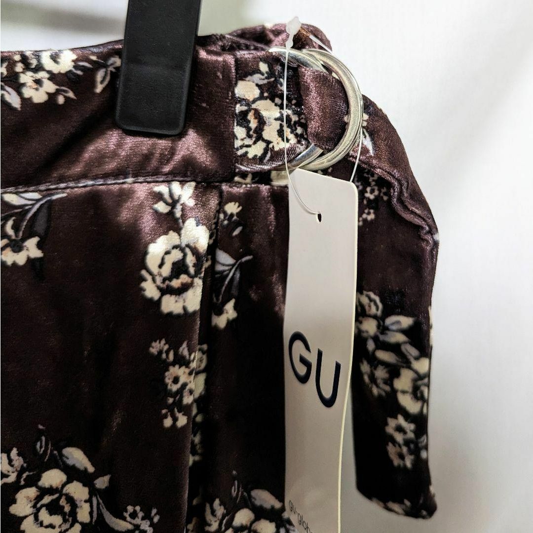 GU(ジーユー)の新品 未使用 GU クラッシュベロアフレアスカート 花柄 ブラウン XXL レディースのスカート(ひざ丈スカート)の商品写真