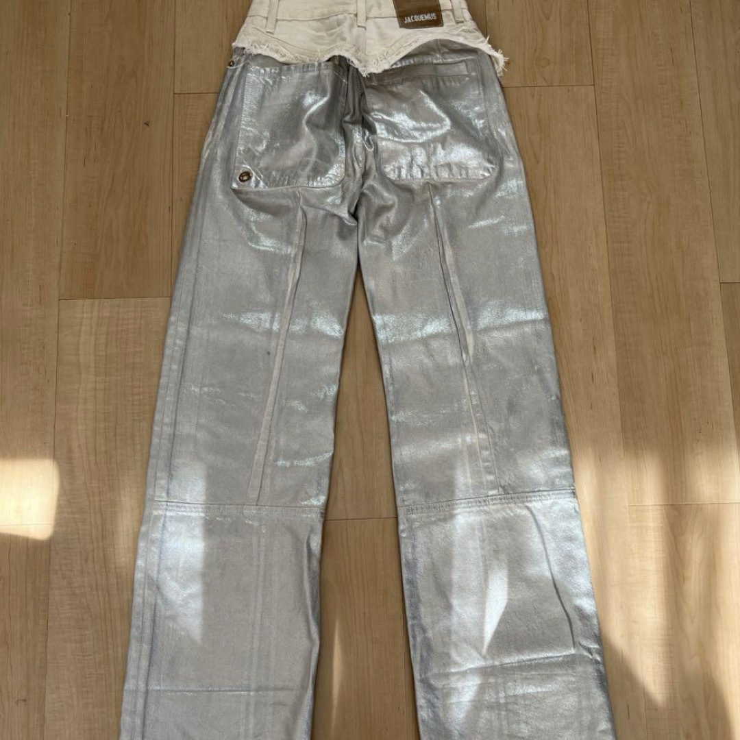 お値下げ　JACQUEMUS Le De Nimes Bordado Jeans レディースのパンツ(デニム/ジーンズ)の商品写真