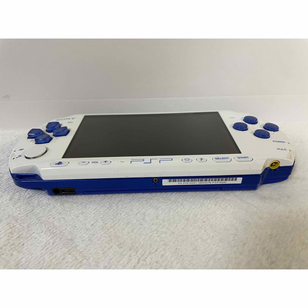 PlayStation Portable(プレイステーションポータブル)の☆レアカラー☆ PSP-3000 (PSPJ-30018) ホワイト/ブルー エンタメ/ホビーのゲームソフト/ゲーム機本体(携帯用ゲーム機本体)の商品写真