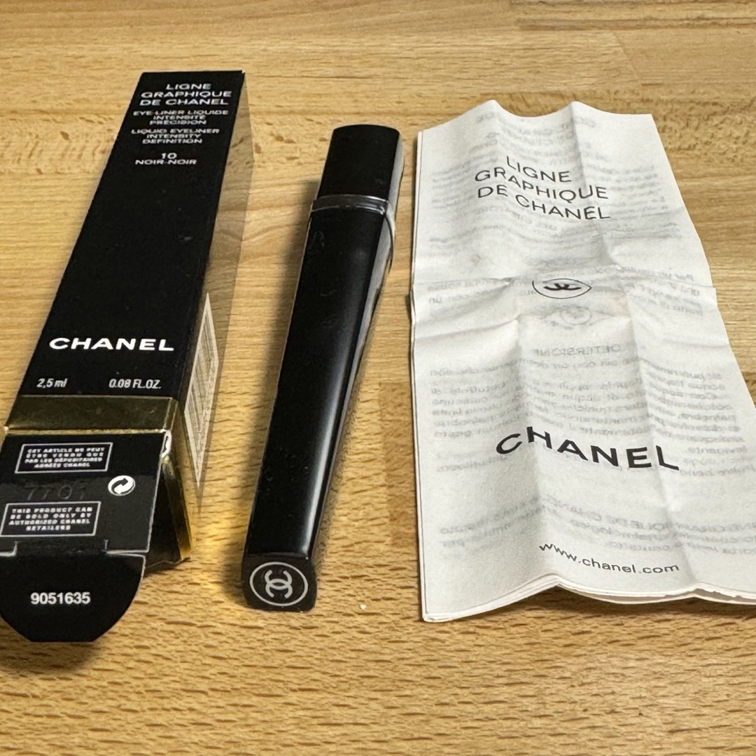 CHANEL(シャネル)の未使用CHANELリンニュ グラフィック ドウ シャネル 10ヌワール ヌワール コスメ/美容のベースメイク/化粧品(アイライナー)の商品写真