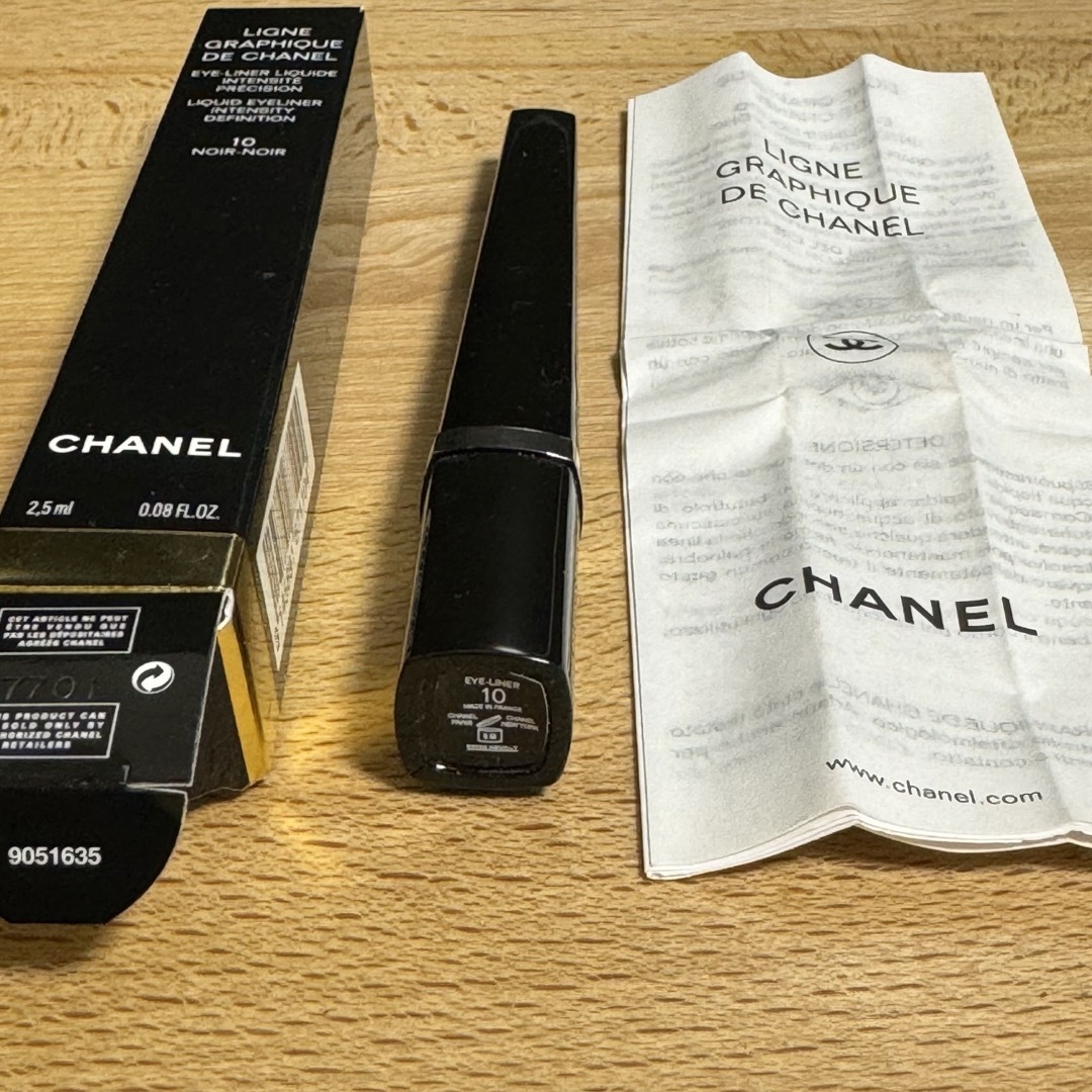 CHANEL(シャネル)の未使用CHANELリンニュ グラフィック ドウ シャネル 10ヌワール ヌワール コスメ/美容のベースメイク/化粧品(アイライナー)の商品写真