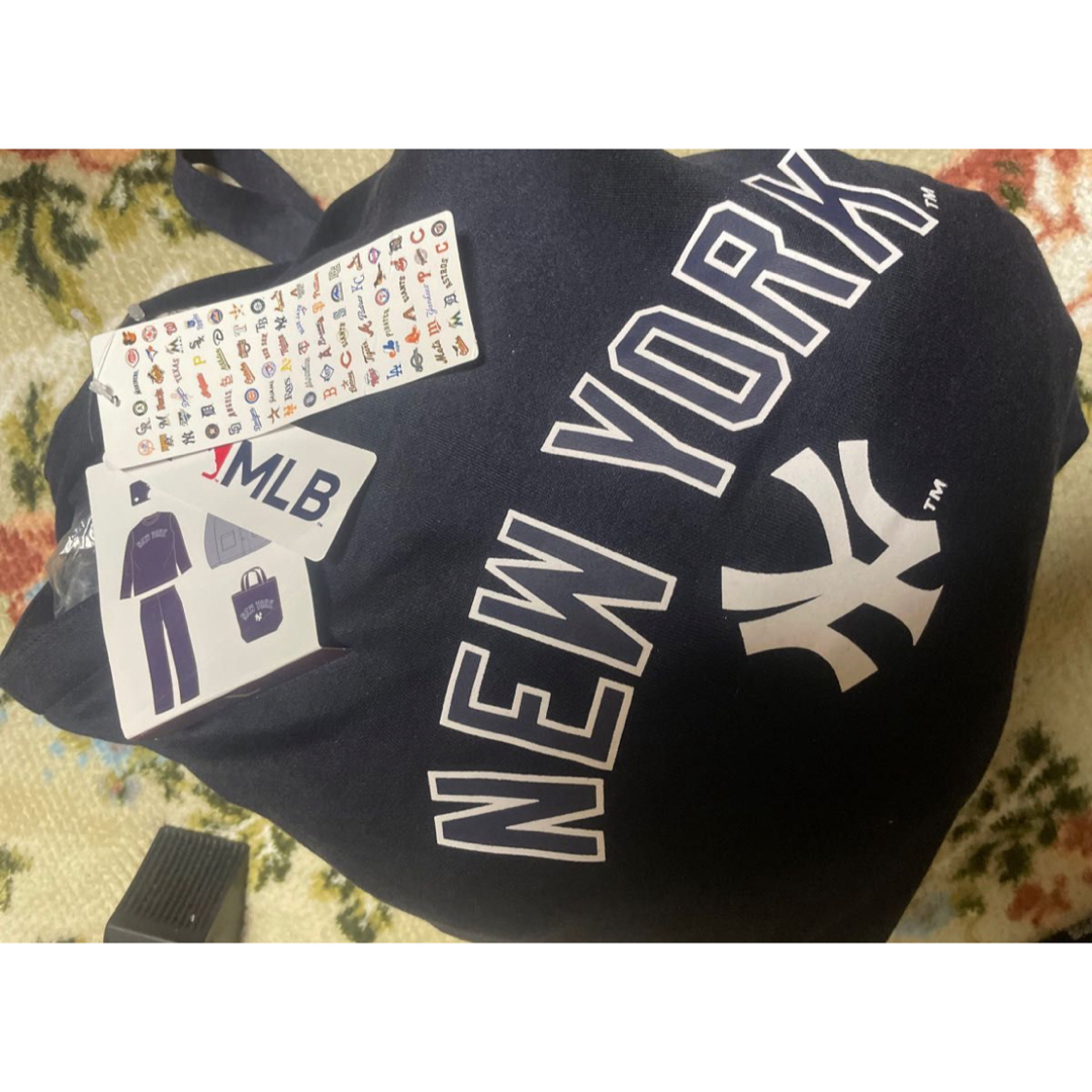 MLB(メジャーリーグベースボール)のMLB ニューヨークヤンキース　ジャケット　tシャツ パンツ　バッグ　新品未使用 メンズのジャケット/アウター(その他)の商品写真