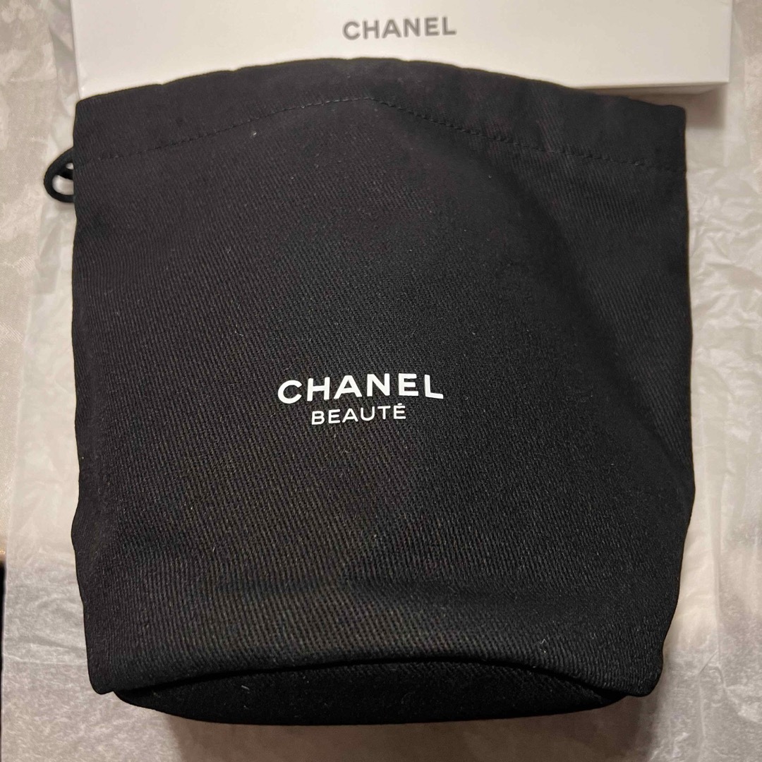 CHANEL(シャネル)のシャネル CHANEL ノベルティ 巾着ポーチ 黒 新品未使用 レディースのファッション小物(ポーチ)の商品写真