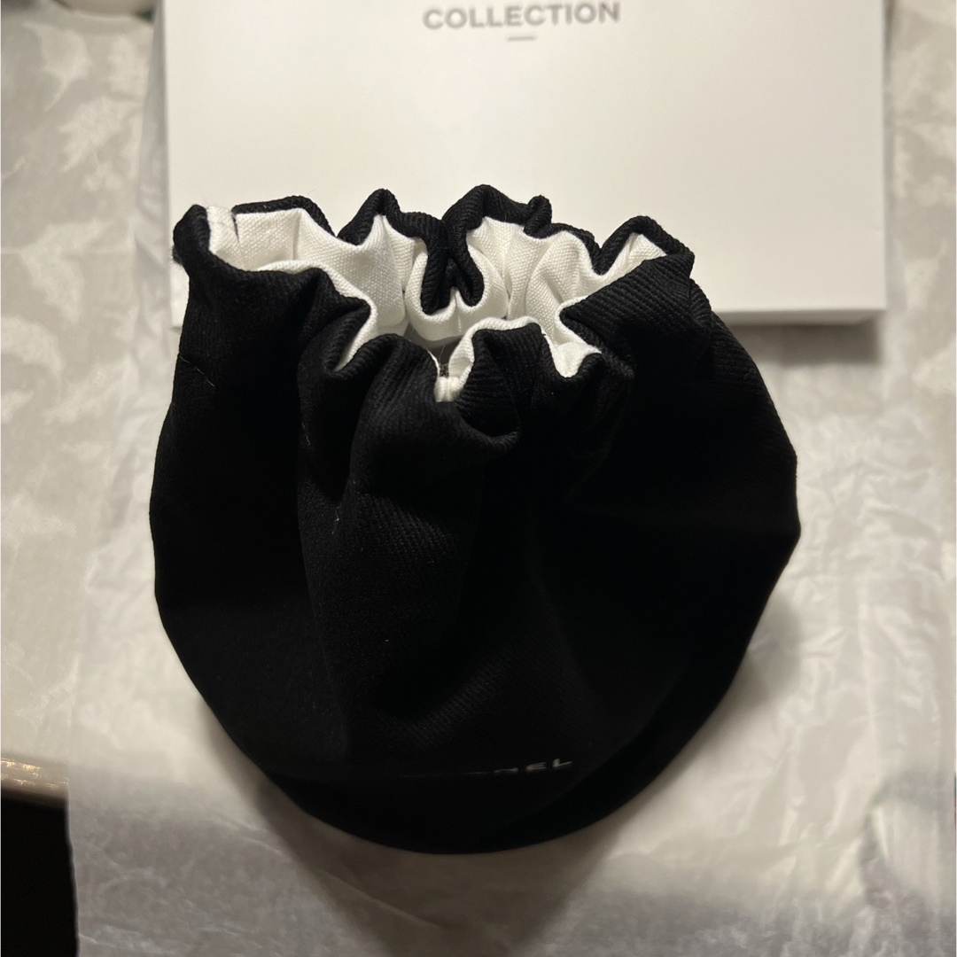 CHANEL(シャネル)のシャネル CHANEL ノベルティ 巾着ポーチ 黒 新品未使用 レディースのファッション小物(ポーチ)の商品写真