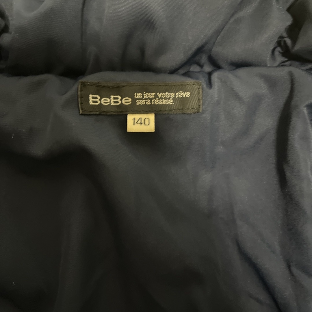BeBe(ベベ)のBeBe ダウン　140センチ　濃紺 キッズ/ベビー/マタニティのキッズ服女の子用(90cm~)(ジャケット/上着)の商品写真