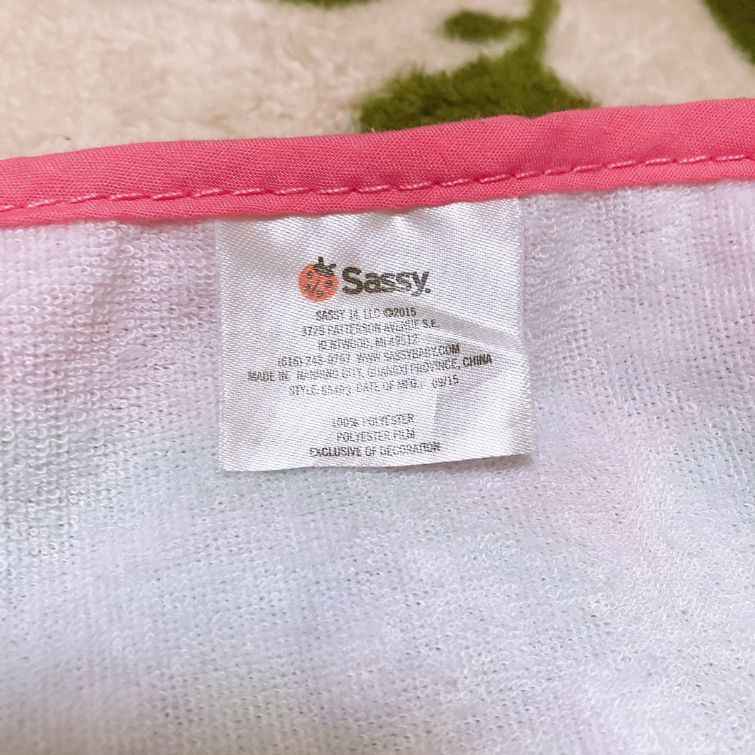 Sassy(サッシー)のおもちゃ　エプロン　スタイ　よだれかけ キッズ/ベビー/マタニティのこども用ファッション小物(ベビースタイ/よだれかけ)の商品写真