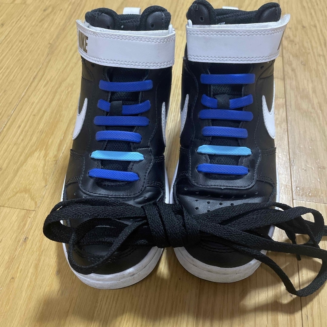 NIKE(ナイキ)のNIKE  コートバーロウ　MID2  黒スニーカー　　ハイカット キッズ/ベビー/マタニティのキッズ靴/シューズ(15cm~)(スニーカー)の商品写真