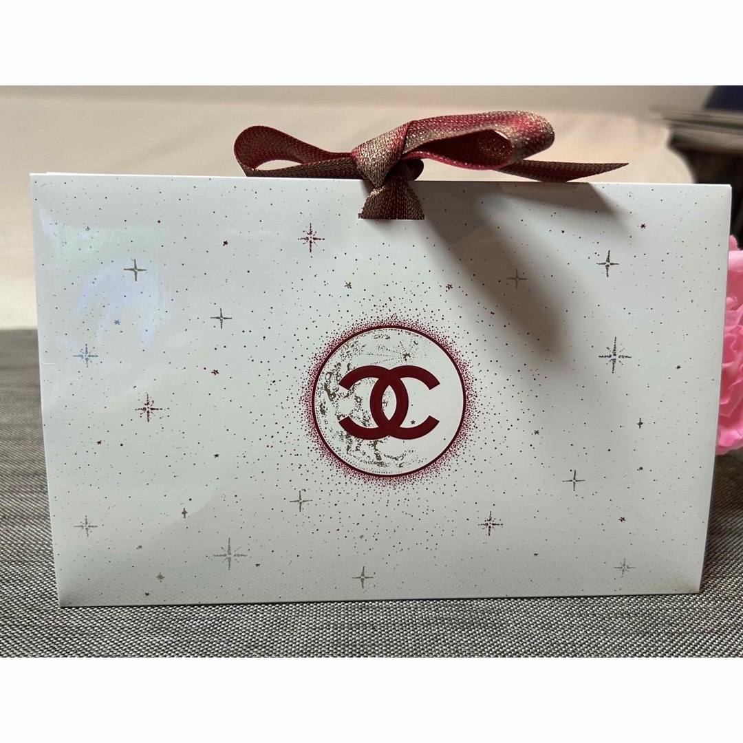 CHANEL(シャネル)のシャネル ホリデー限定 ギフトBOX ＆ クリスマスカード レディースのバッグ(ショップ袋)の商品写真