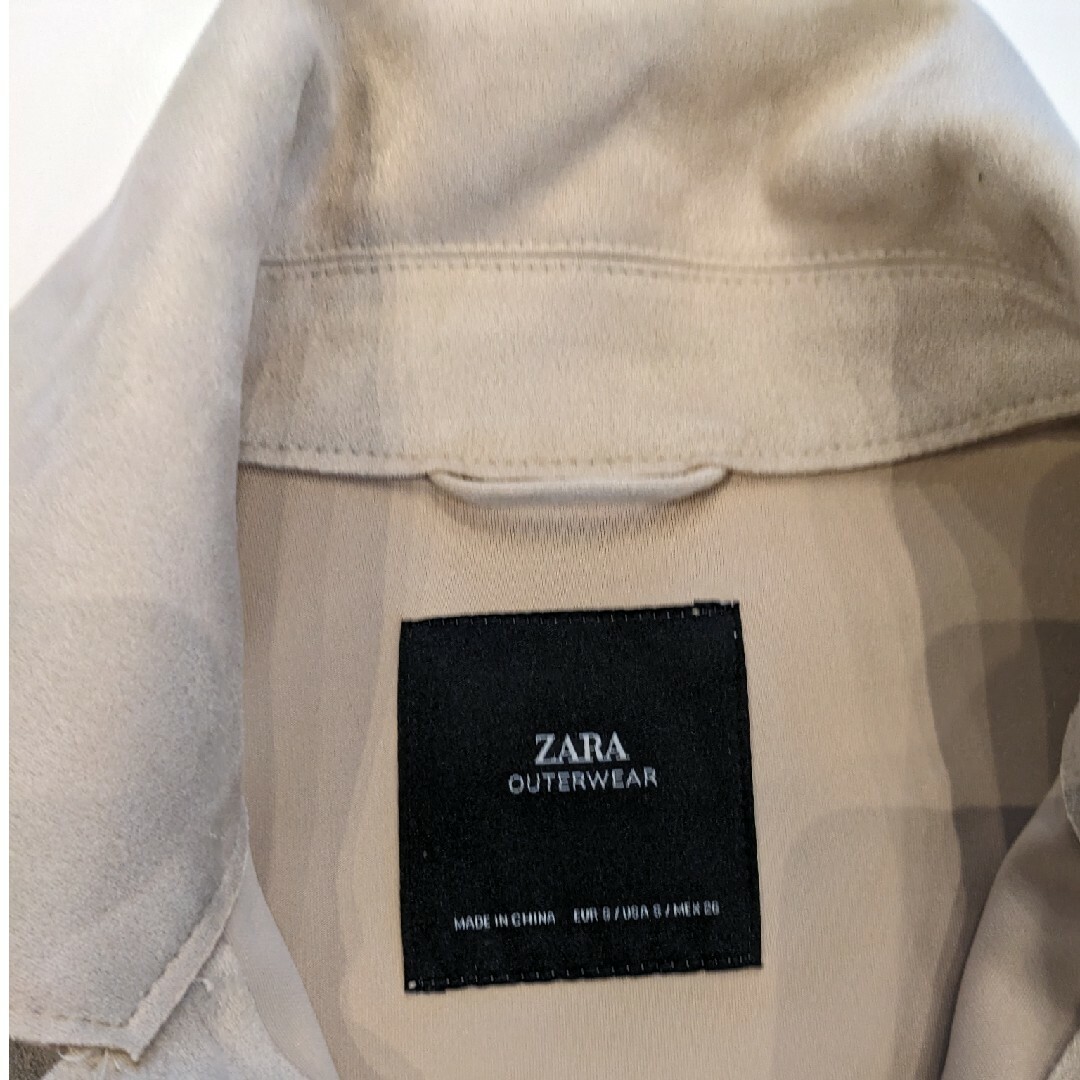 ZARA(ザラ)のZARA 　スウェードジャケット　薄色ベージュ・オフホワイト系 レディースのジャケット/アウター(ブルゾン)の商品写真