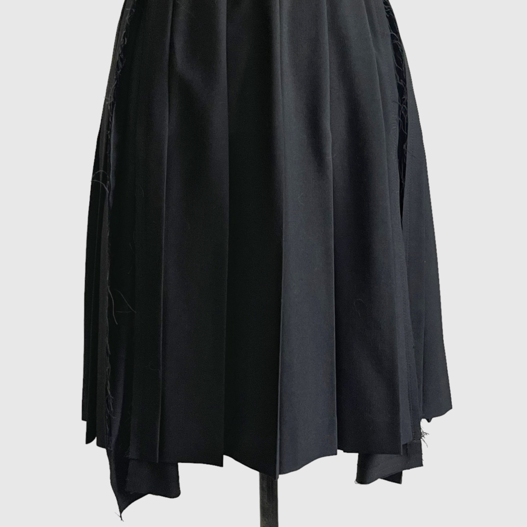 COMME des GARCONS(コムデギャルソン)のJOKER様専用 COMME des GARÇONS  スカート ブラック レディースのスカート(ひざ丈スカート)の商品写真