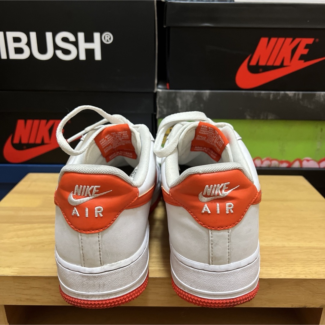 NIKE(ナイキ)のNIKE AIR FORCE 1 '07 TEAM ORANGE メンズの靴/シューズ(スニーカー)の商品写真