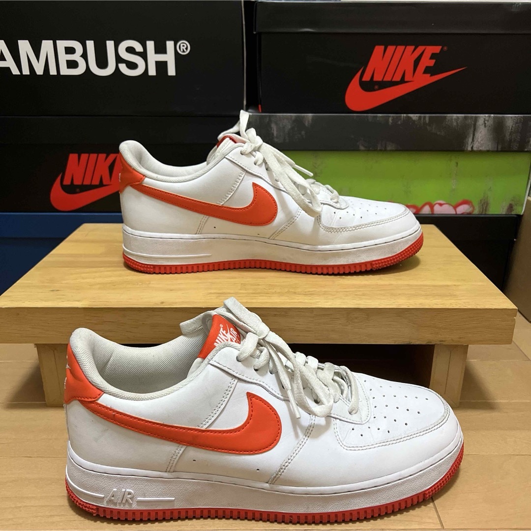 NIKE(ナイキ)のNIKE AIR FORCE 1 '07 TEAM ORANGE メンズの靴/シューズ(スニーカー)の商品写真