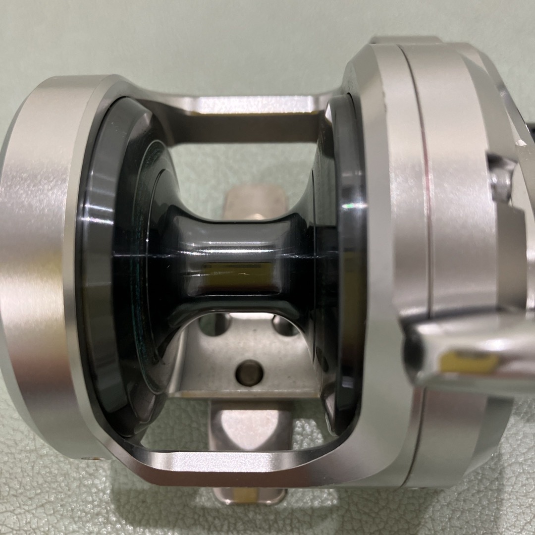 シマノ SHIMANO 21オシアジガー 1500XG 右ハンドル 043764 シマノ SHIMANO 21オシアジガー 1500XG 右ハンドル 043764