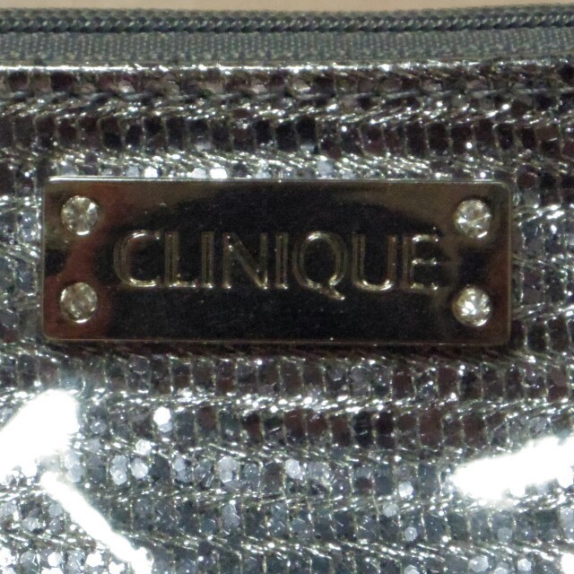 CLINIQUE(クリニーク)のCLINIQUE♡シルバーポーチ レディースのファッション小物(ポーチ)の商品写真