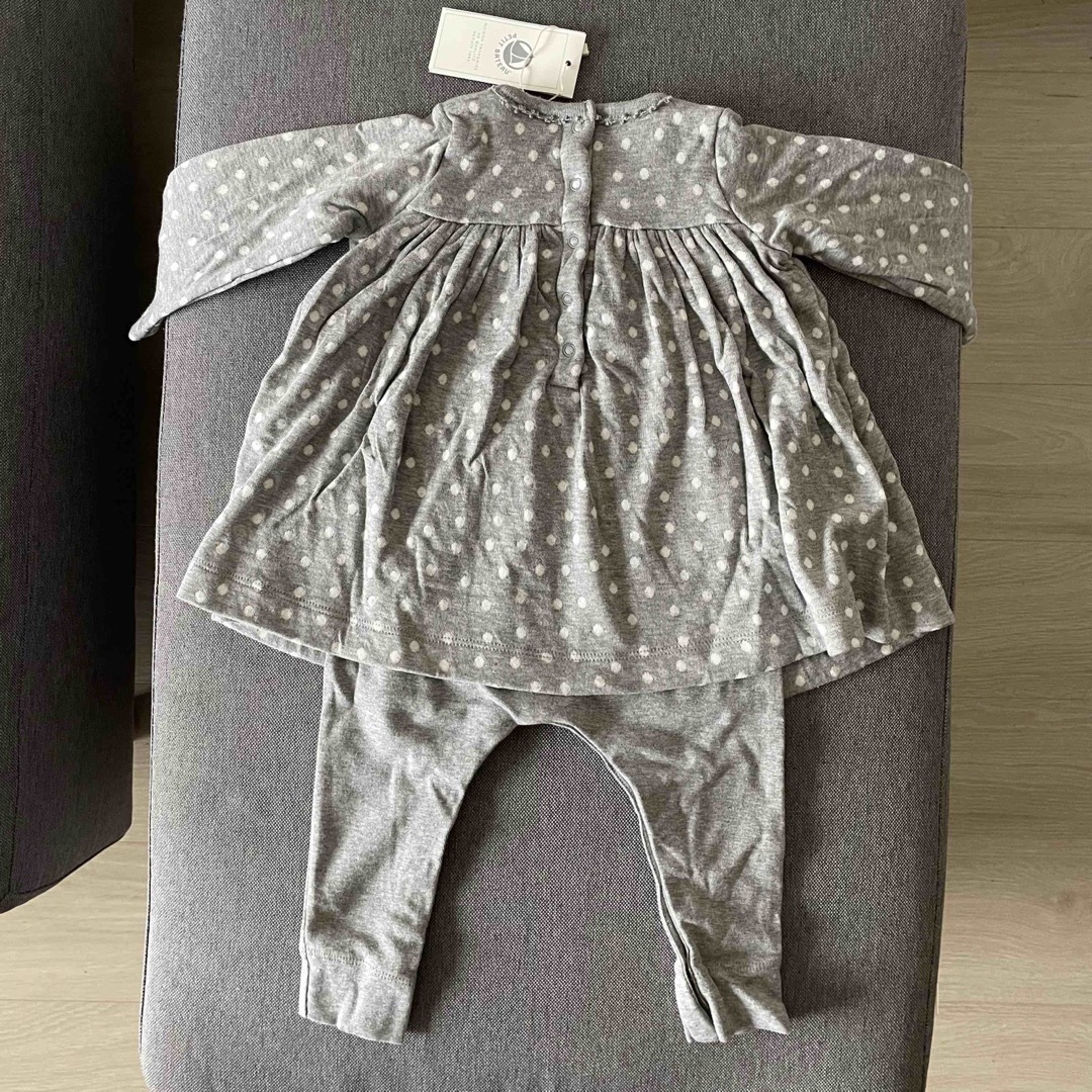 PETIT BATEAU(プチバトー)のプチバトー　スパッツ付きワンピース　12m 74cm キッズ/ベビー/マタニティのベビー服(~85cm)(ワンピース)の商品写真