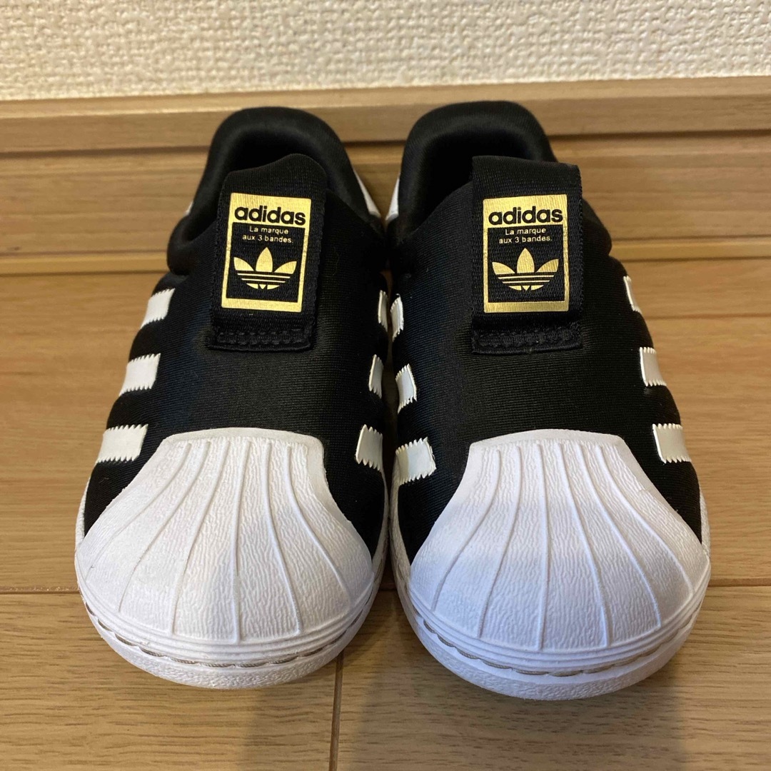 adidas(アディダス)のadidasベビースニーカー14センチ キッズ/ベビー/マタニティのベビー靴/シューズ(~14cm)(スニーカー)の商品写真