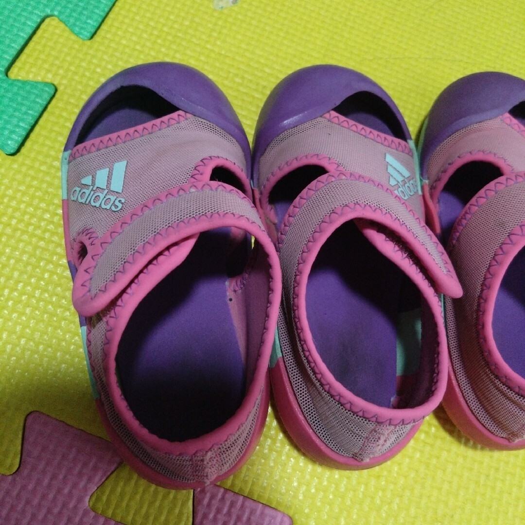 adidas(アディダス)のadidas アディダス　サンダル　13cm キッズ　ベビー キッズ/ベビー/マタニティのベビー靴/シューズ(~14cm)(サンダル)の商品写真