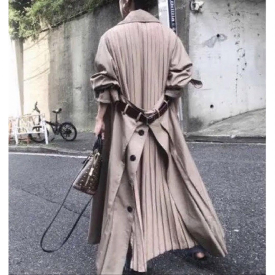 Ameri VINTAGE(アメリヴィンテージ)のSTUDIOUS別注 BACK PLEATS LAYERED COATセット レディースのジャケット/アウター(ロングコート)の商品写真