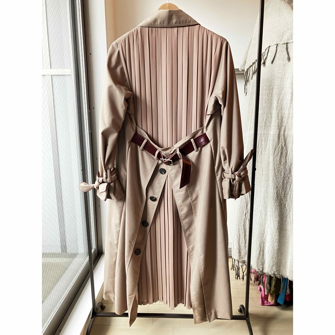 Ameri VINTAGE(アメリヴィンテージ)のSTUDIOUS別注 BACK PLEATS LAYERED COATセット レディースのジャケット/アウター(ロングコート)の商品写真