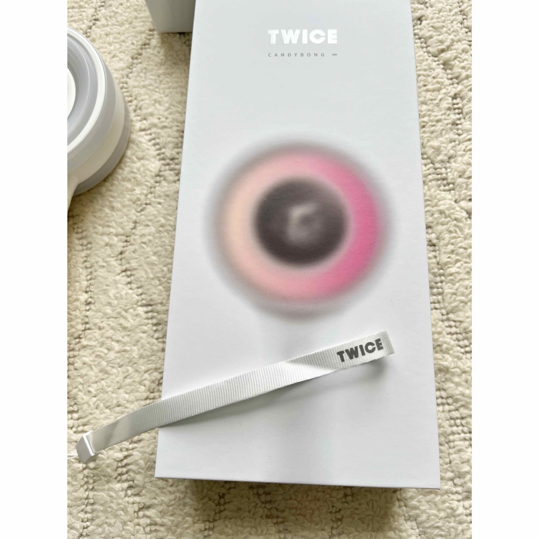 TWICE(トゥワイス)のTWICE OFFICIAL LIGHT STICK  CANDYBONG∞ エンタメ/ホビーのタレントグッズ(アイドルグッズ)の商品写真