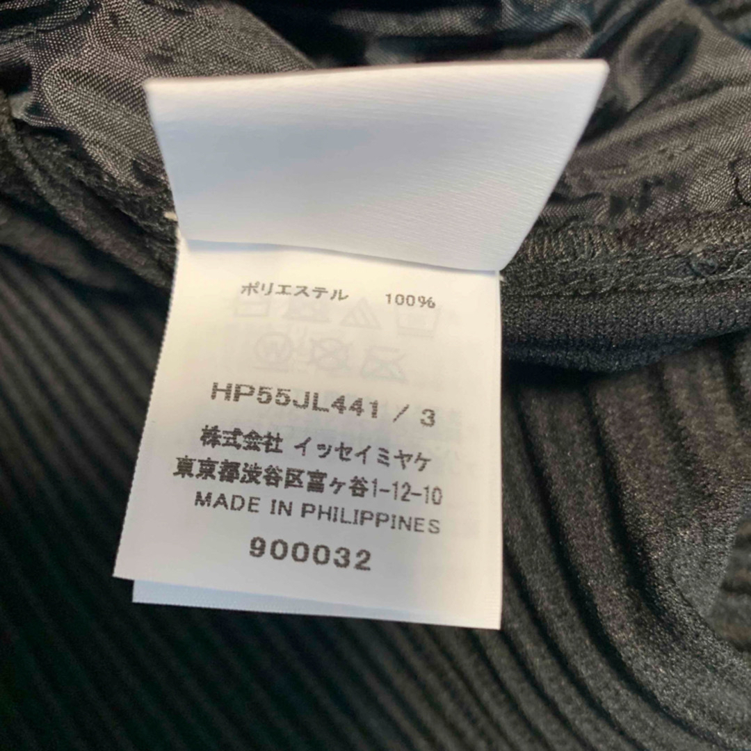 ISSEY MIYAKE(イッセイミヤケ)のHOMME PLISSÉ ISSEY MIYAKE BASICSブラック メンズのトップス(カーディガン)の商品写真