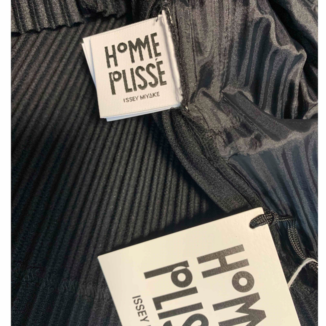 ISSEY MIYAKE(イッセイミヤケ)のHOMME PLISSÉ ISSEY MIYAKE BASICSブラック メンズのトップス(カーディガン)の商品写真