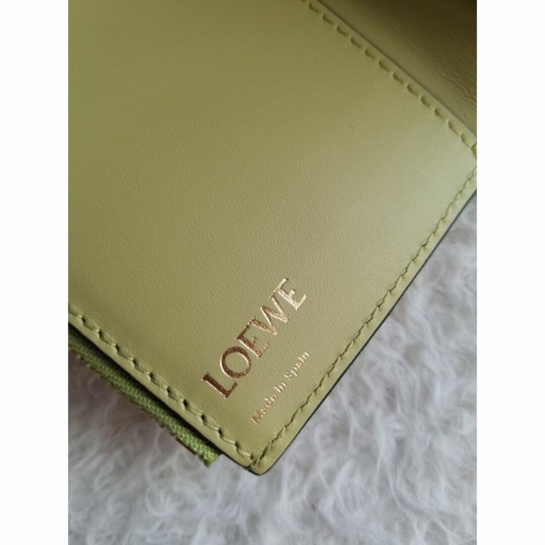 LOEWE(ロエベ)のLOEWE ロエベ リピート バーティカル ウォレット スモール 3つ折り財布 レディースのファッション小物(財布)の商品写真