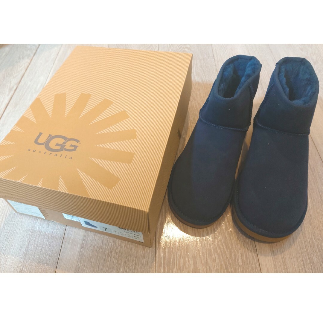 スクエアリーフ」 ＊新品＊UGG アグ クラシックミニ ムートンブーツ