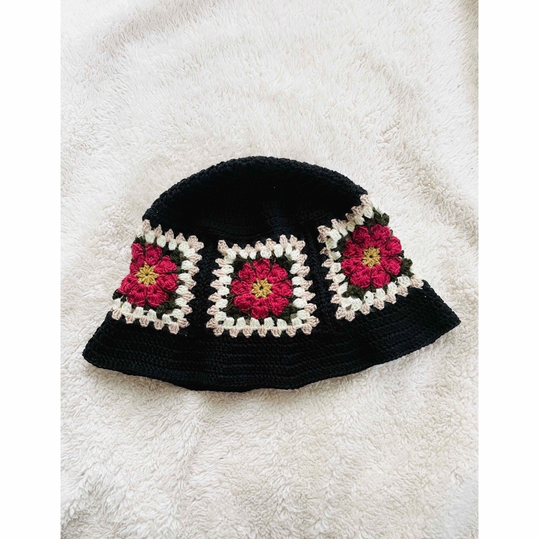 グラニースクエアハット　手編み帽子　クロシェハット　バケットハット　ニット帽 ハンドメイドのファッション小物(帽子)の商品写真